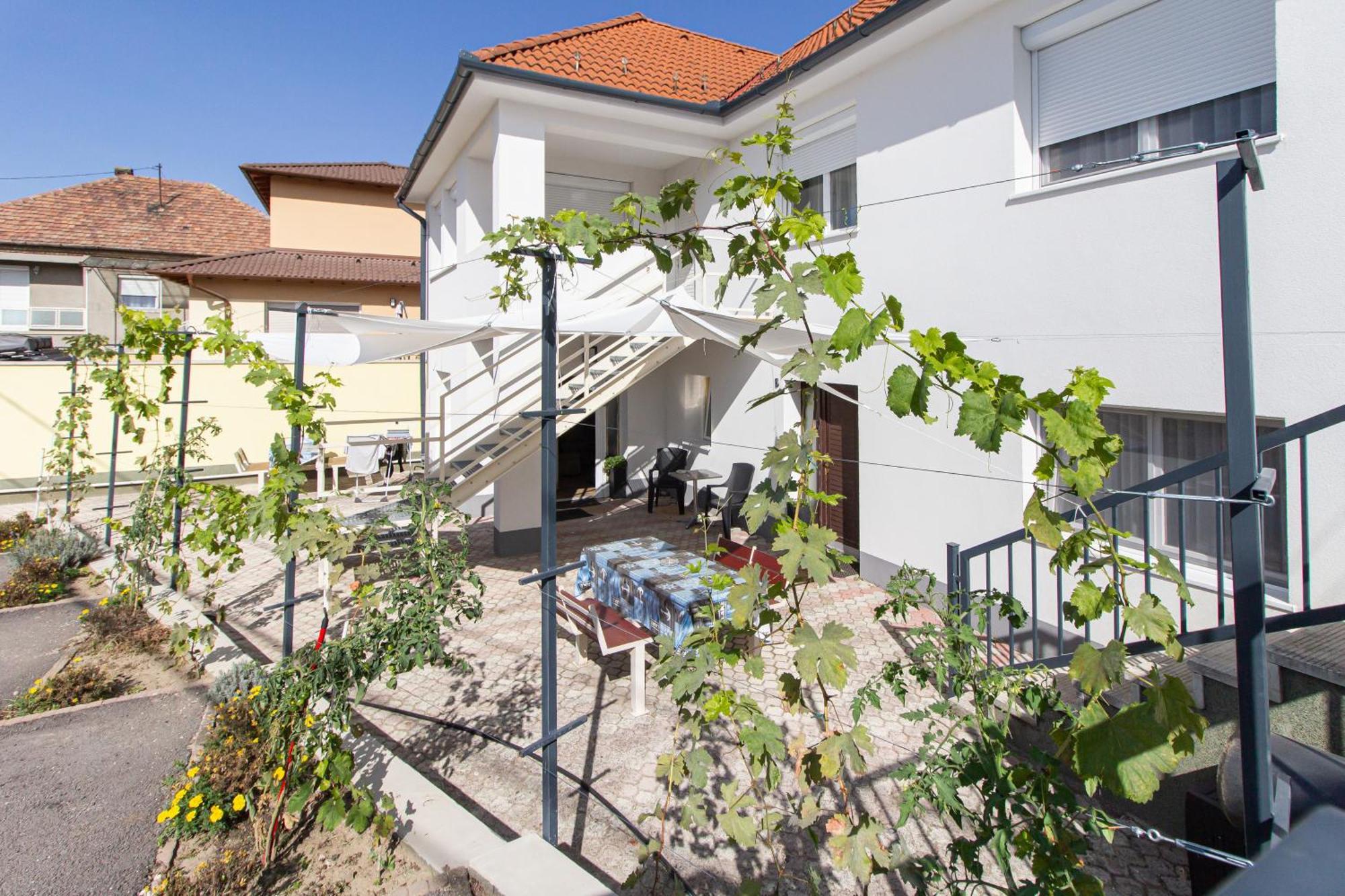 Deli Terasz B Apartman Free Parking, Self-Check-In Anytime Дьєр Екстер'єр фото